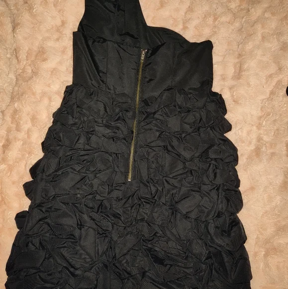 ❤️ Little Black Dress - Picture 4 of 8